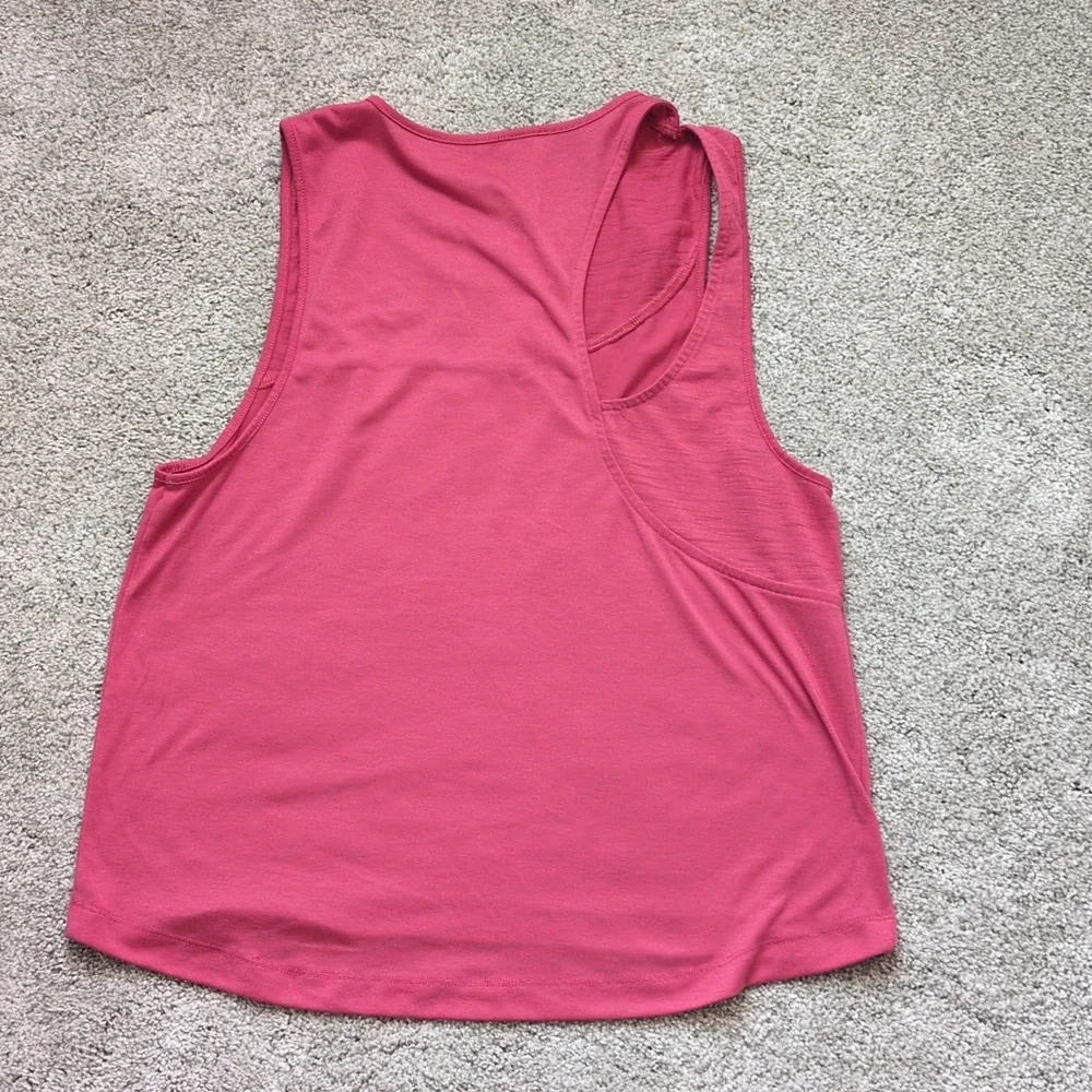 Under Armour Pink Workout Tank Size Medium - Picture 3 of 3